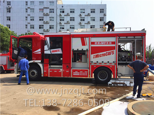 壓縮空氣泡沫消防車 微信圖片_20171215131355.jpg