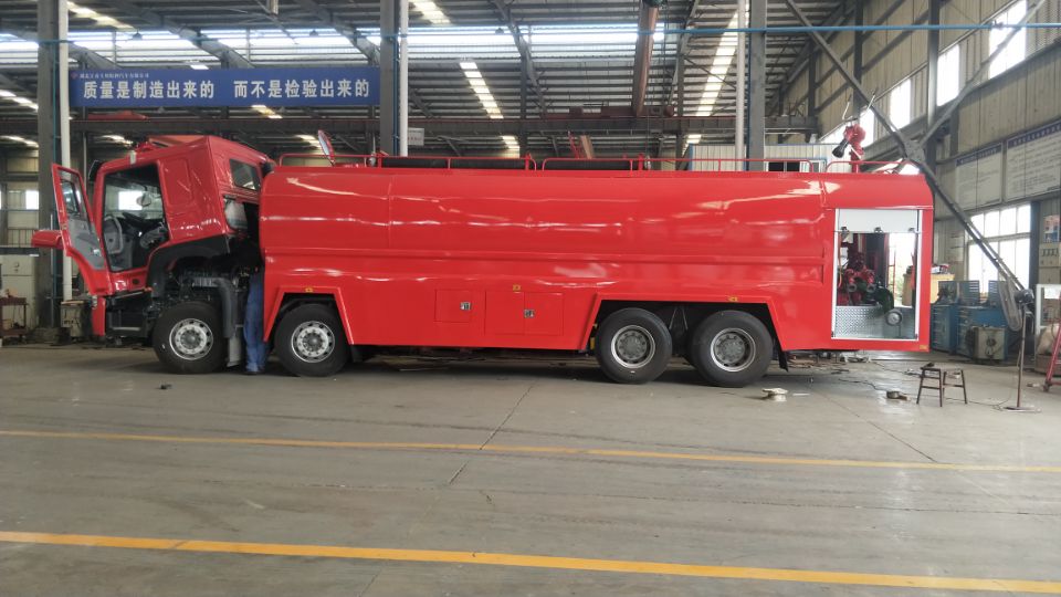 重汽豪沃消防灑水車(chē)圖片 F155E959283F9D09BB0A9499A4C59BE4.jpg