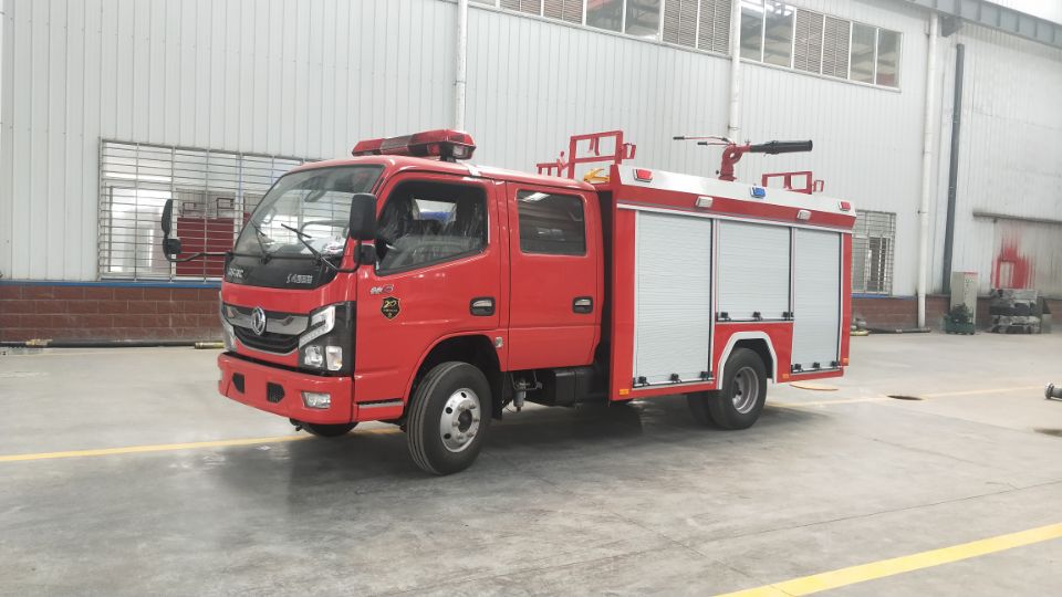 東風泡沫消防車 2F5F3D2440ECE34E5330508195DAE68A.jpg