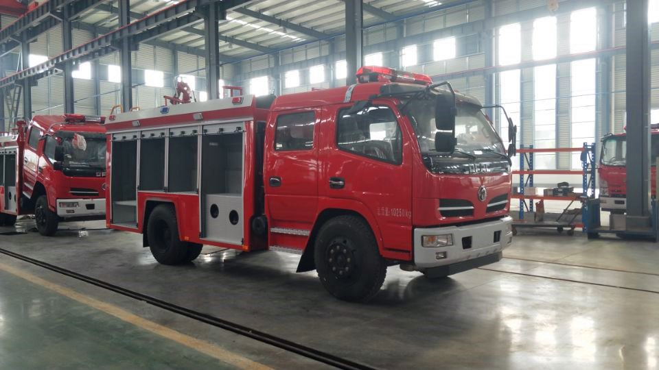 東風多利卡水灌消防車.jpg 3F90F32FE57966F98AC2D73736FB28E2_副本.jpg